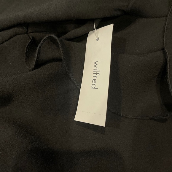 Wilfred / Aritzia jumpsuit with long sleeves - Picture 2 of 6